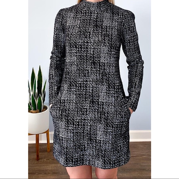 Veronica M Long Sleeve Shift Dress With Pockets - Picture 2 of 4